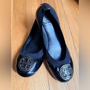 Tory Burch Black Patent Logo Ballet Flats size 7.5
